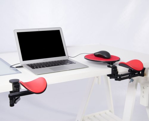 Unterarmstütze Ergorest Standard und Ergorest Standard mit Mousepad in Schwarz/Rot am Schreibtisch montiert